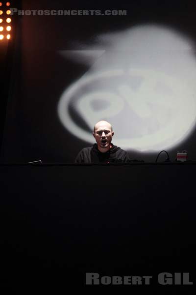 PAUL KALKBRENNER - 2011-08-26 - SAINT CLOUD - Domaine National - Scene de la Cascade - 